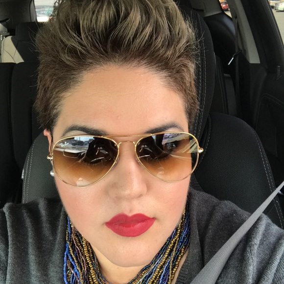 Meet your Posher, Mayra - Picture 1 of 1